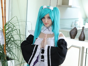 cosplay-all-the-way-sis-gets-a-creampie